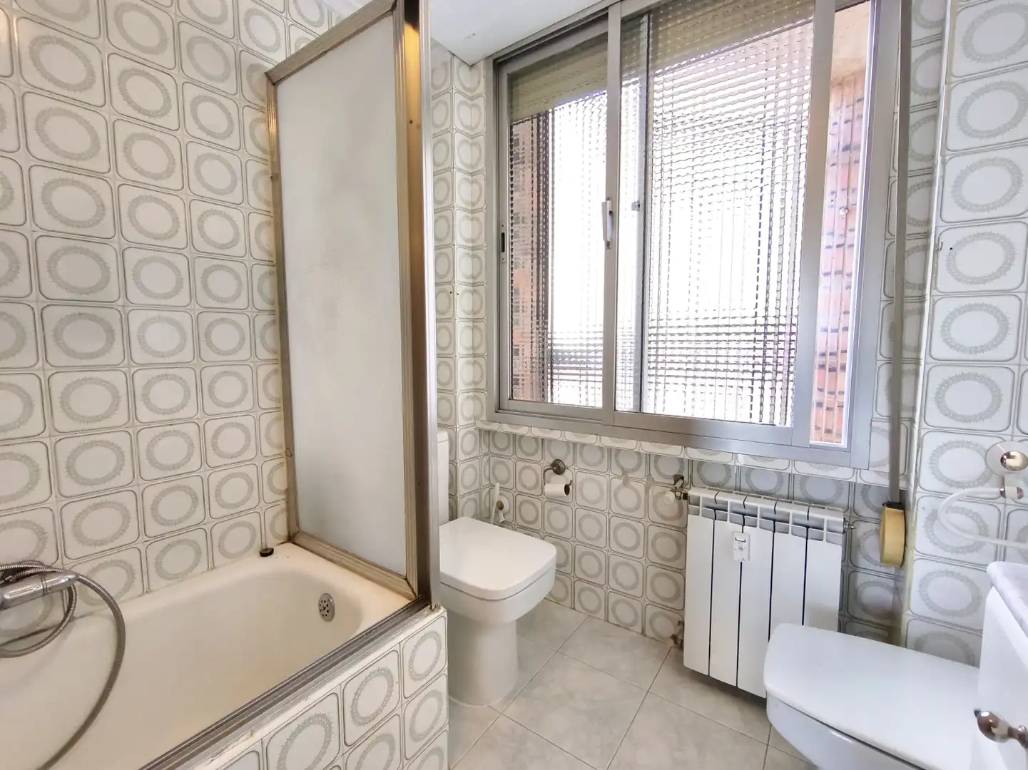 Baño de Piso en venta en  Logroño con Calefacción, Terraza y Balcón
