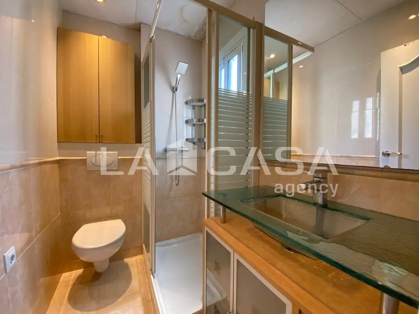 Baño de Ático en venta en Santa Coloma de Gramenet con Calefacción y Terraza