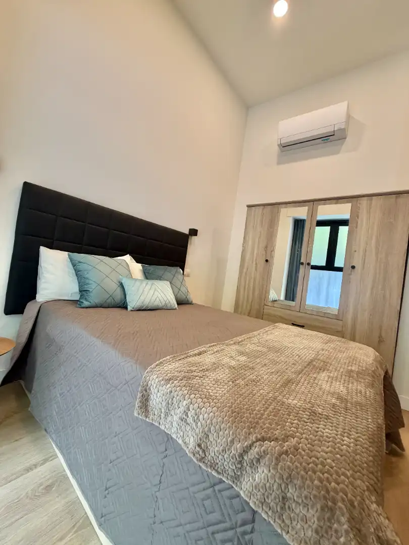 Schlafzimmer von Geschaftsraum zum Verkauf in Madrid mit Klimaanlage, Heizung und Möbliert