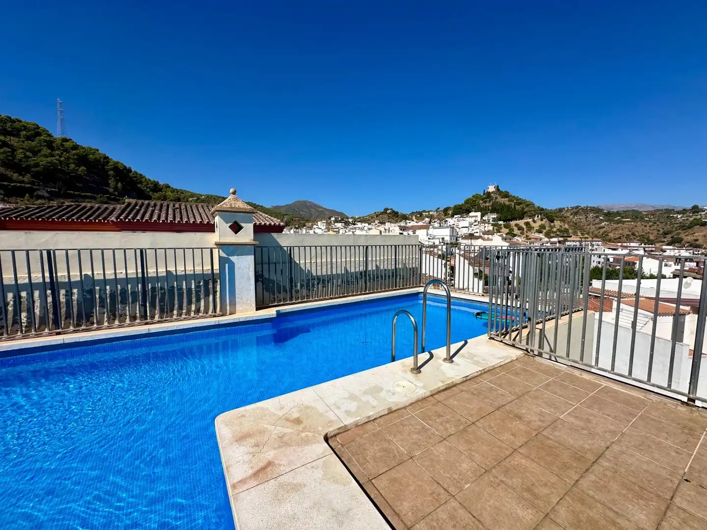 Swimming pool of Flat for sale in Monda  with Air Conditioner, Balcony and Community pool