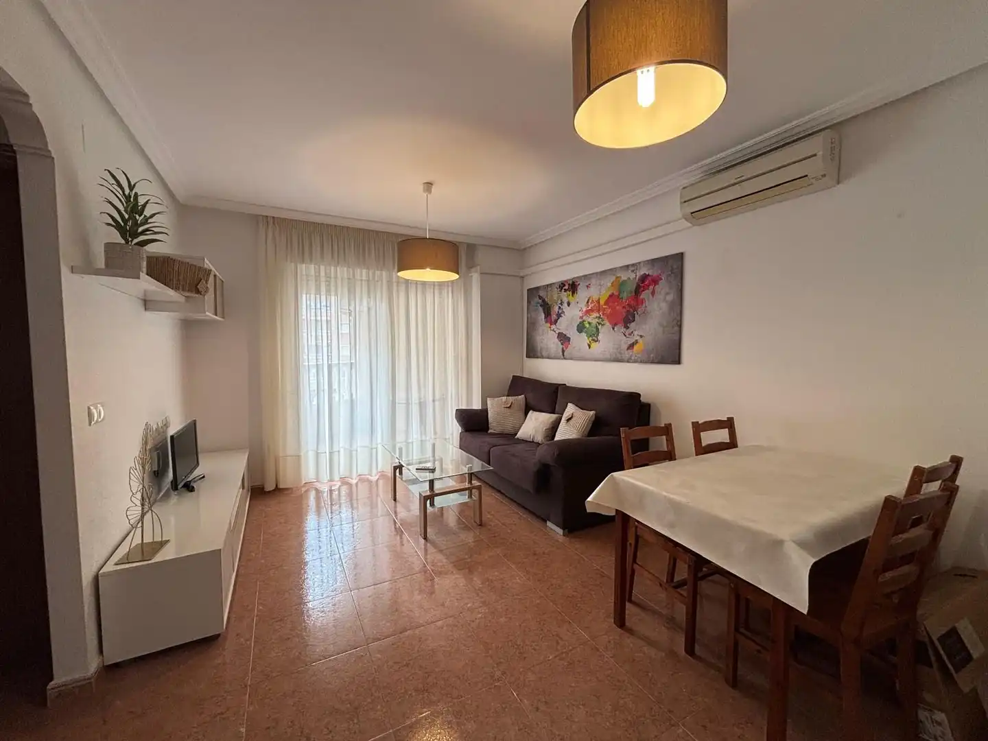 Wohnzimmer von Wohnung zur Miete in Torrevieja mit Klimaanlage, Heizung und Terrasse