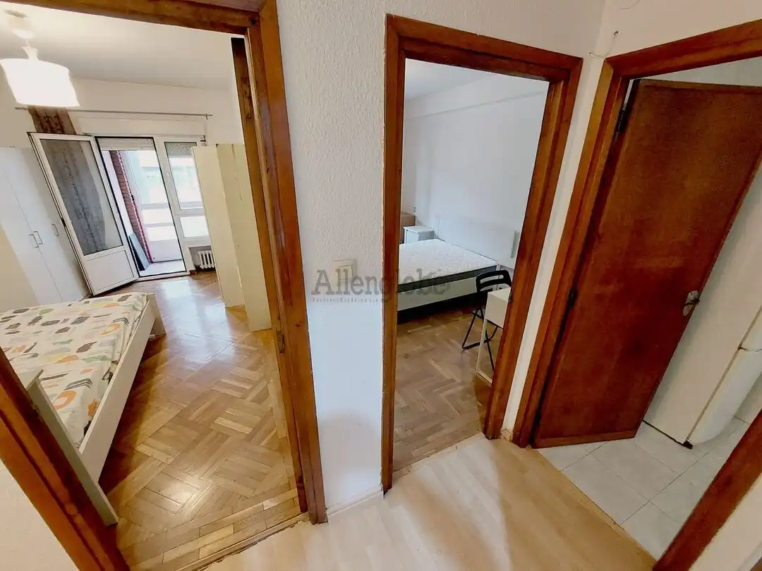 Habitación de Piso de alquiler en Oviedo  con Calefacción y Balcón