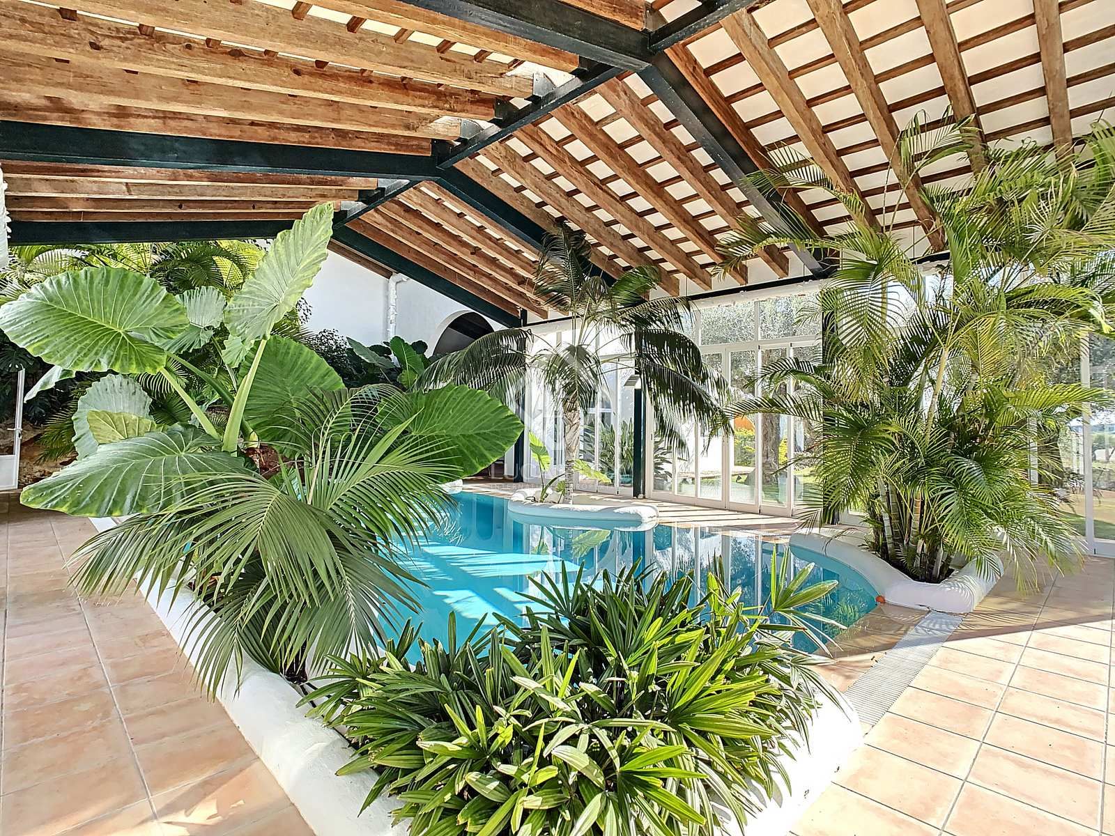 Schwimmbecken von Country house zum verkauf in Venta del Moro mit Klimaanlage, Heizung und Privatgarten