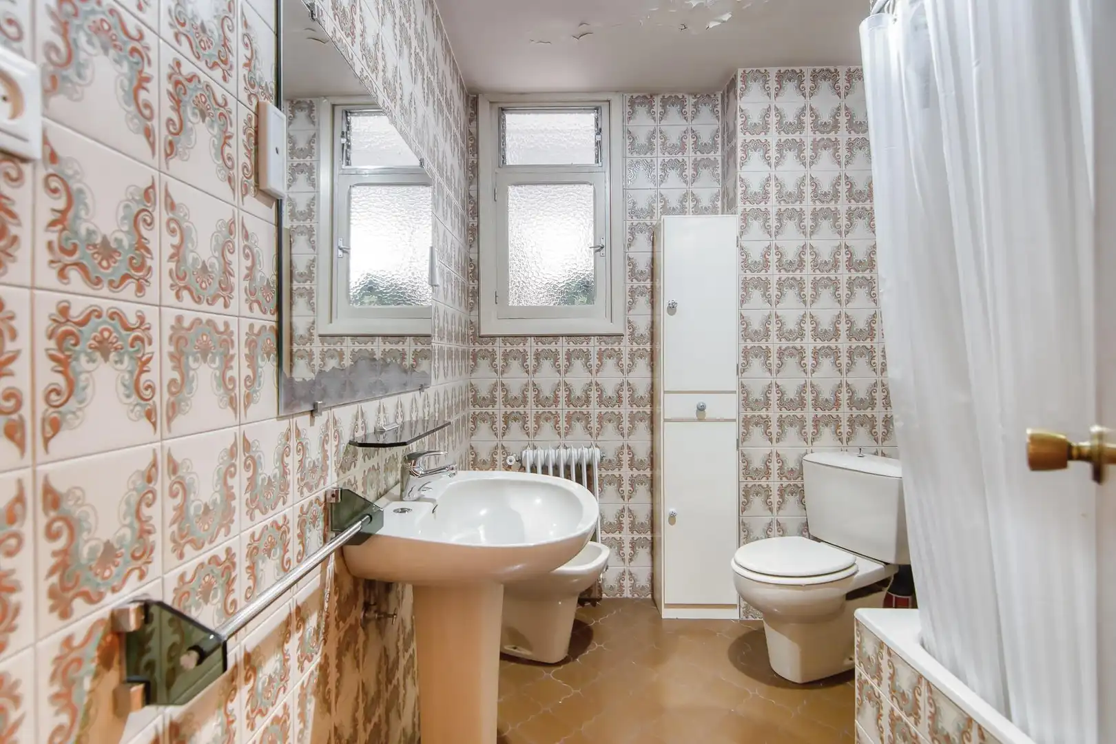 Bathroom of Flat for sale in  Pamplona / Iruña  with Heating, Storage room and Balcony