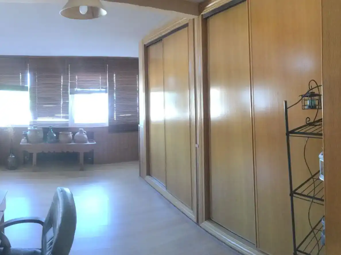 Schlafzimmer von Wohnung zum Verkauf in Cobisa mit Klimaanlage, Privatgarten und Parkett