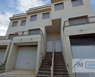 Vista exterior de Casa adosada en venda en Santo Domingo-Caudilla amb Terrassa