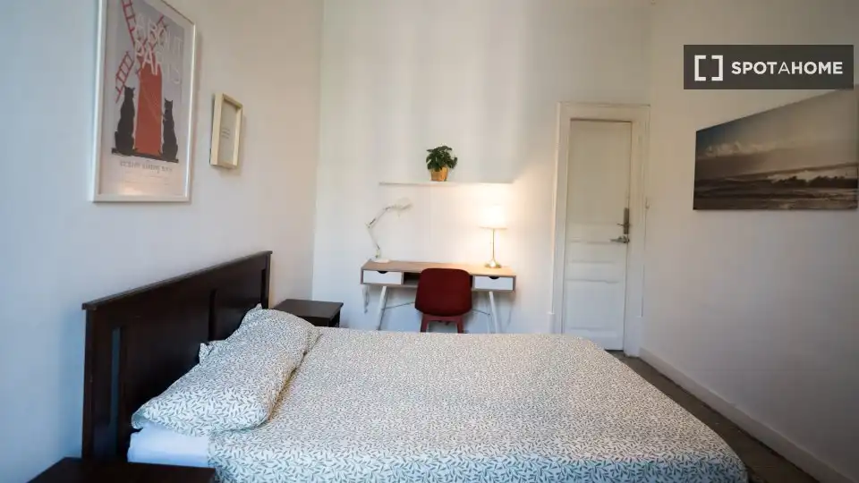 Bedroom of Flat for share in Barcelona  with Air Conditioner, Heating and Furnished