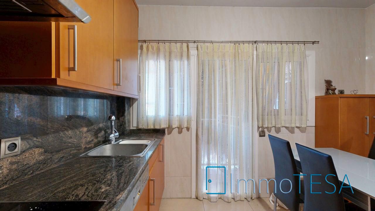 Kitchen of Flat for sale in Barberà del Vallès  with Heating, Furnished and Balcony