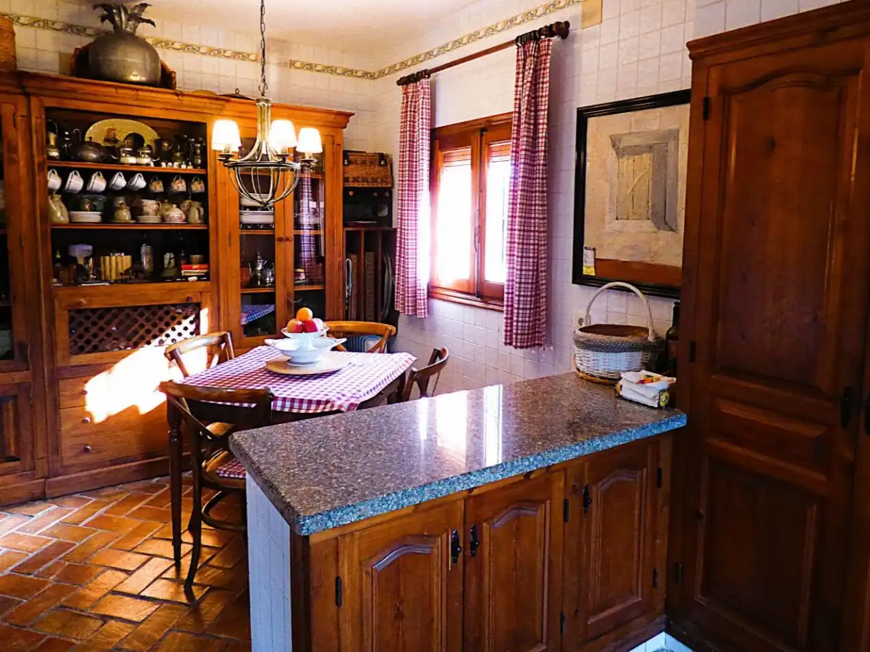 Casa rústica amb jardí en venda a Carrer Lago Aral 73, imagen 20