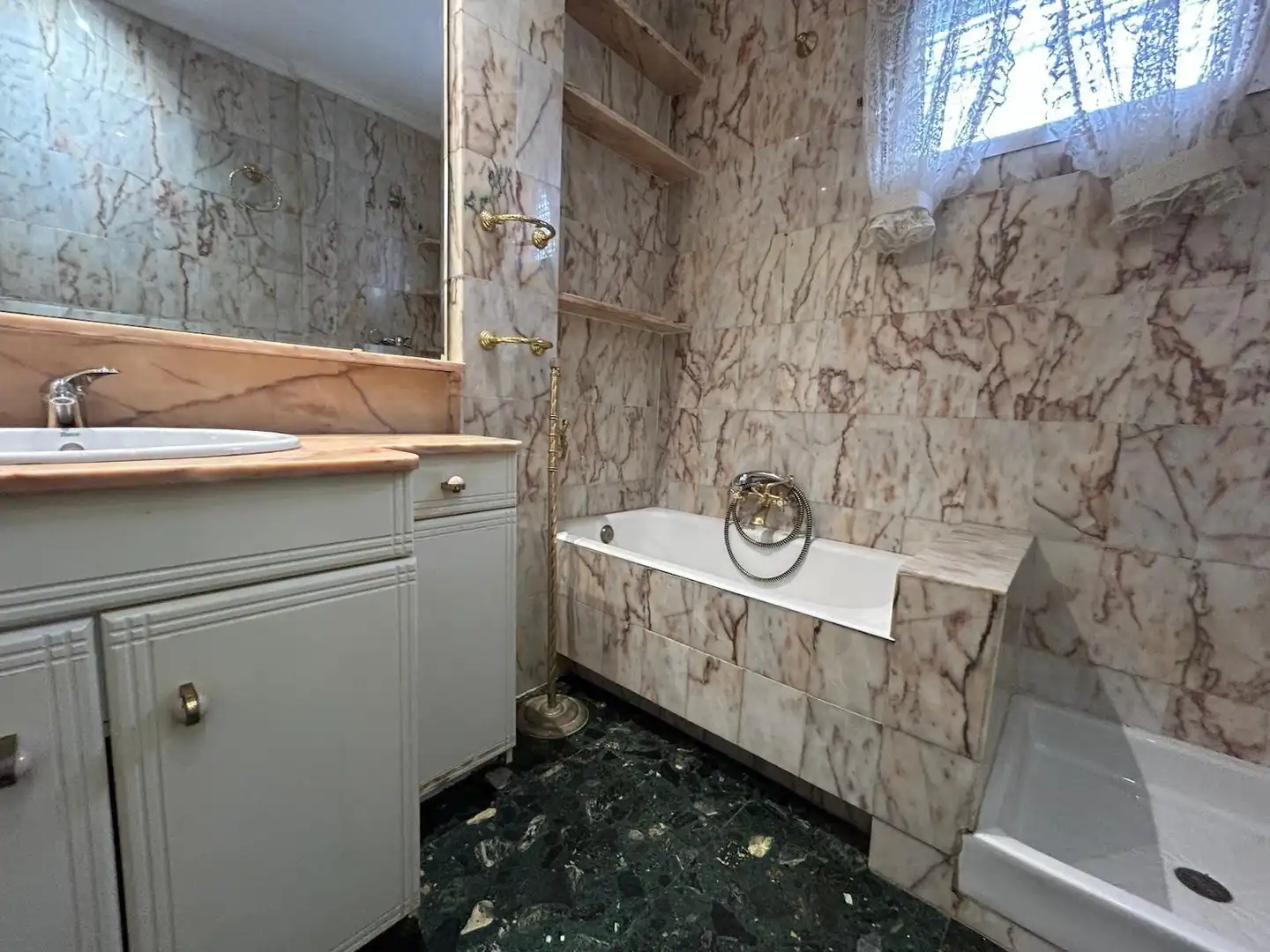 Bathroom of Flat for sale in Valencia  with Air Conditioner, Terrace and Balcony