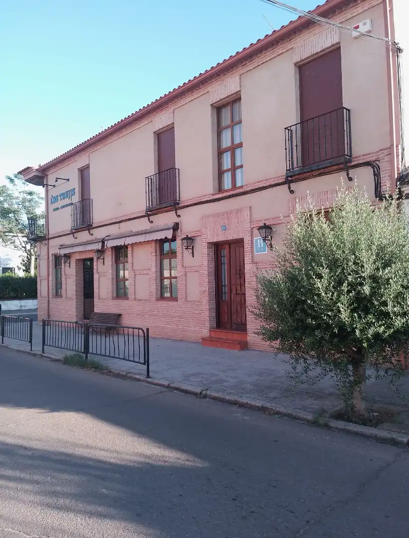 Vista exterior de Edificio en venta en Malpica de Tajo con Alarma