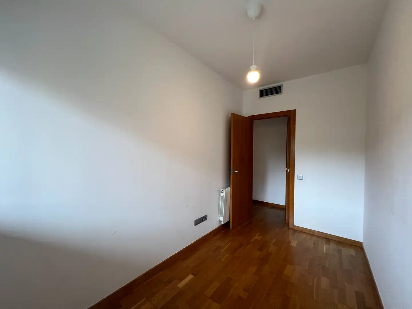 Schlafzimmer von Wohnung zum Verkauf in Sant Cugat del Vallès mit Klimaanlage, Heizung und Privatgarten