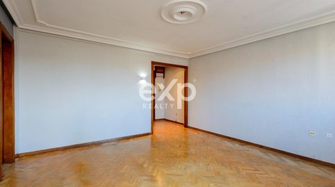 Foto 3 de Piso en venta en Avenida de Portugal, 52, Laviada, Gijón