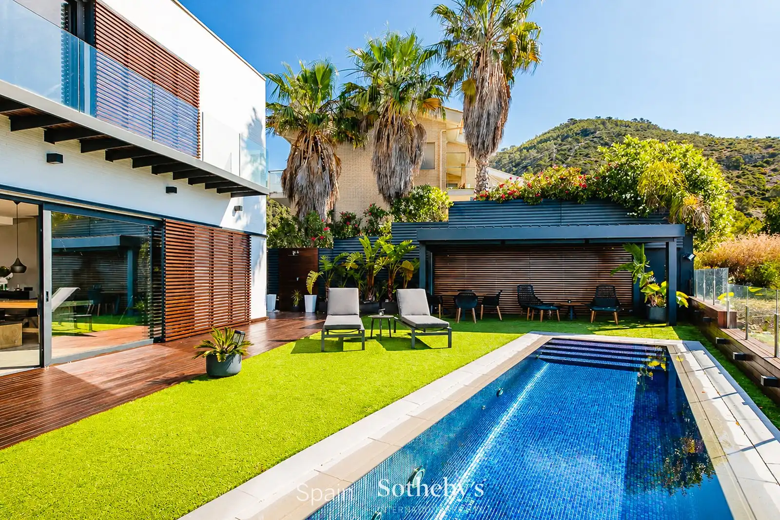 Piscina de Casa o xalet en venda en Sitges amb Aire condicionat, Calefacció i Jardí privat