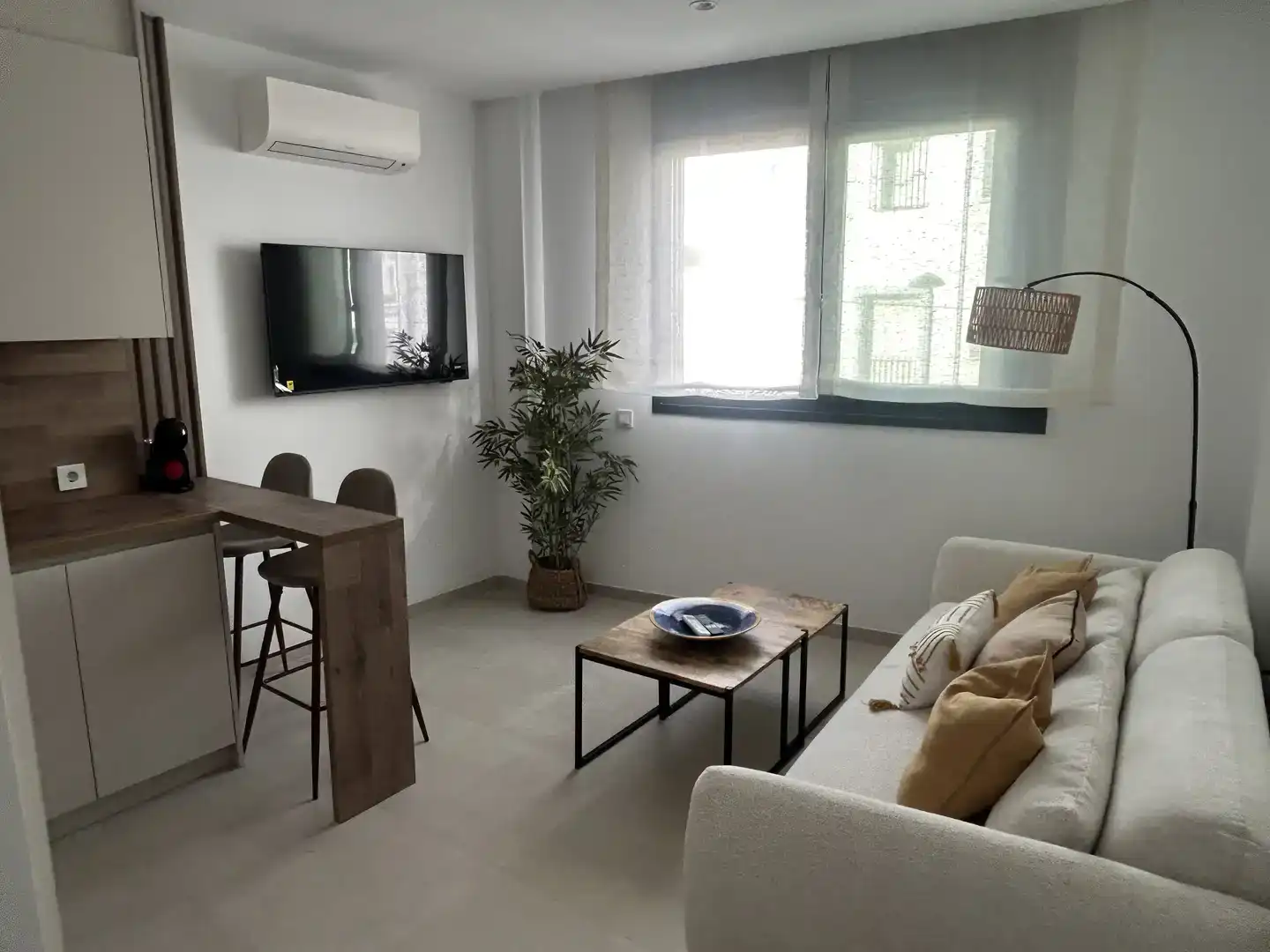 Sala de estar de Apartamento de alquiler en Tarifa con Aire acondicionado, Piscina y Amueblado