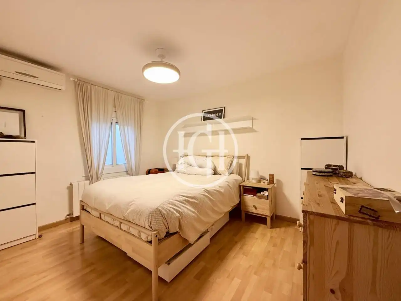 Habitación de Ático en venta en Santa Coloma de Gramenet con Aire acondicionado, Calefacción y Parquet