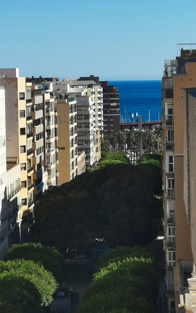 Vista exterior de Àtic en venda en  Almería Capital amb Aire condicionat, Calefacció i Parquet