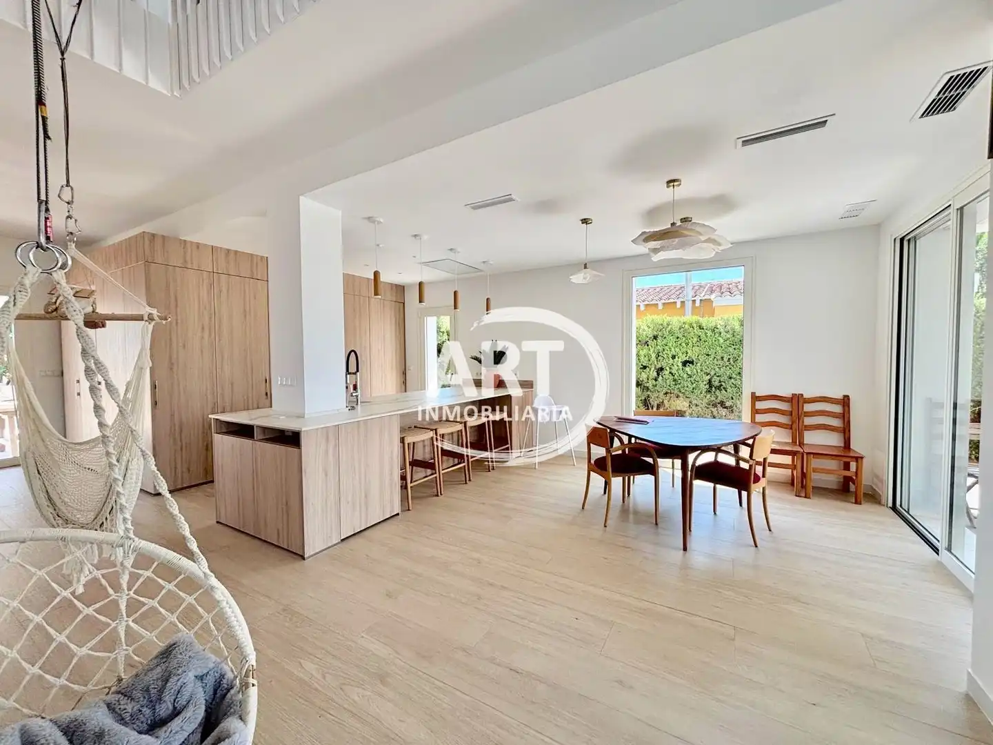 Vista exterior de Casa o xalet de lloguer en L'Eliana amb Aire condicionat, Calefacció i Jardí privat