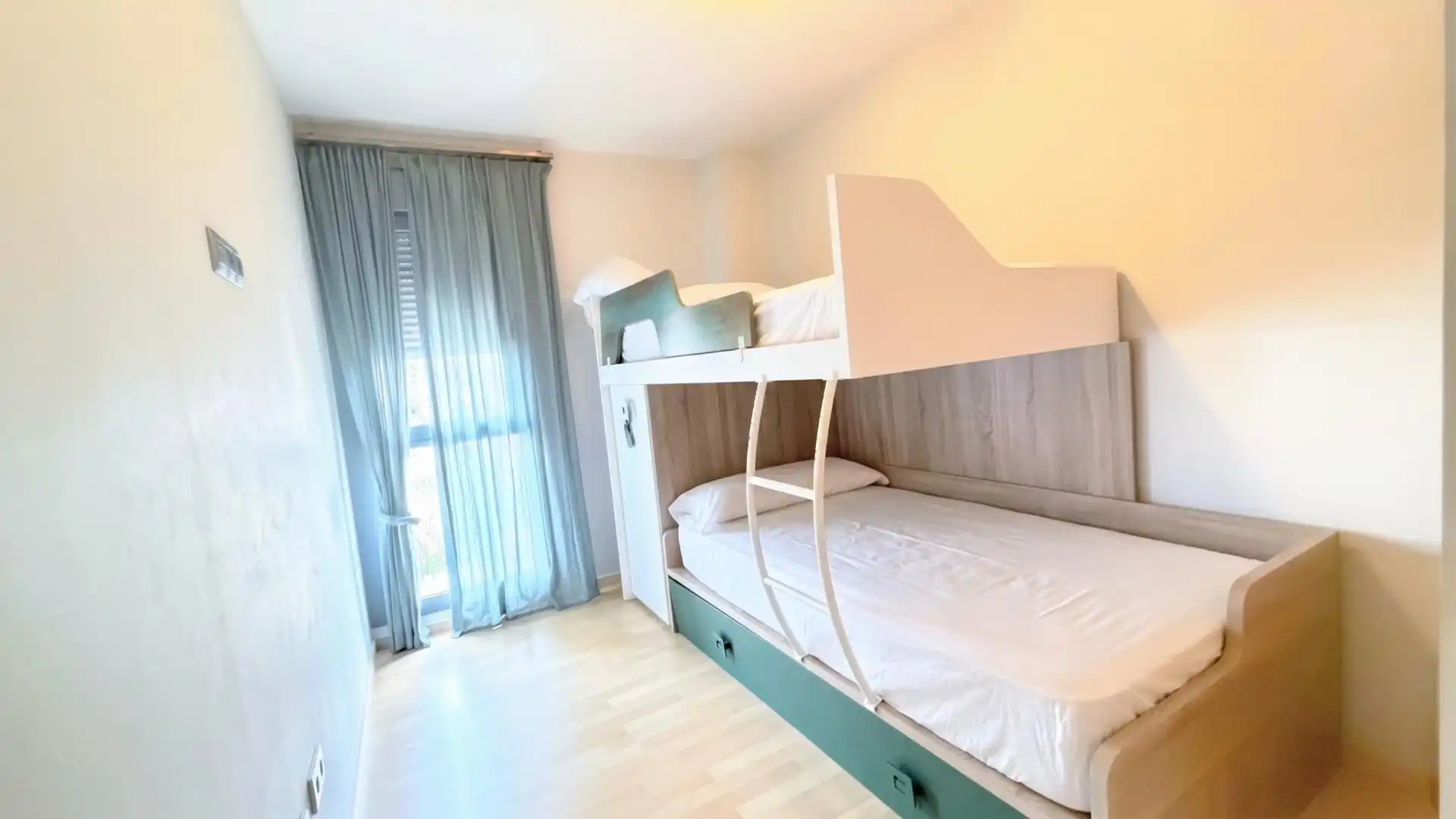 Bedroom of Flat for rent in El Bajondillo