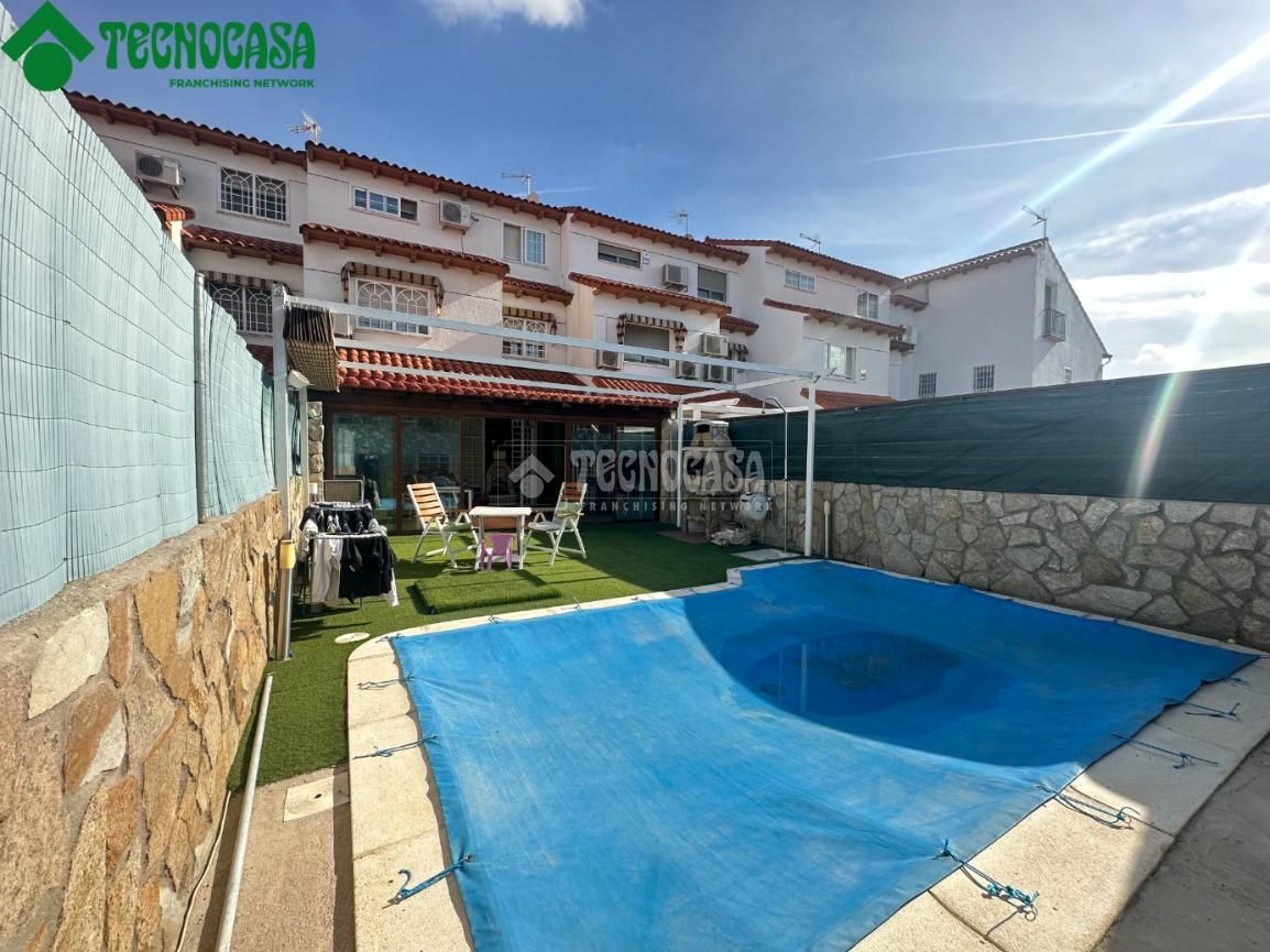 Swimming pool of Single-family semi-detached for sale in Torrejón de Velasco  with Air Conditioner, Terrace and Swimming Pool