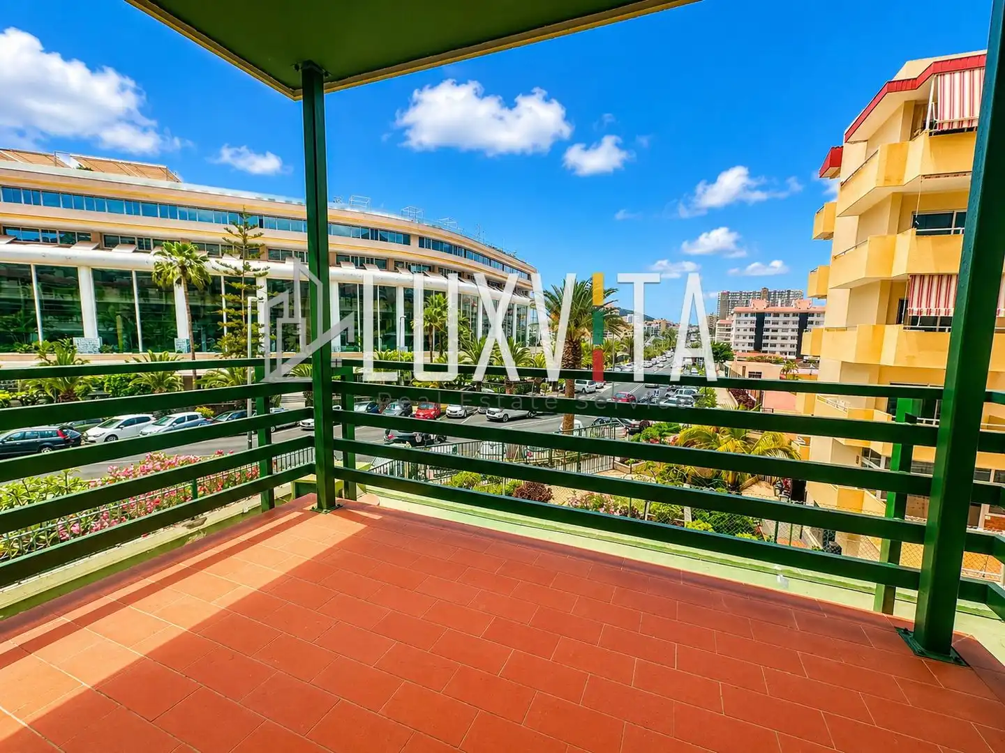 Vista exterior de Apartamento en venta en Arona con Terraza y Piscina comunitaria
