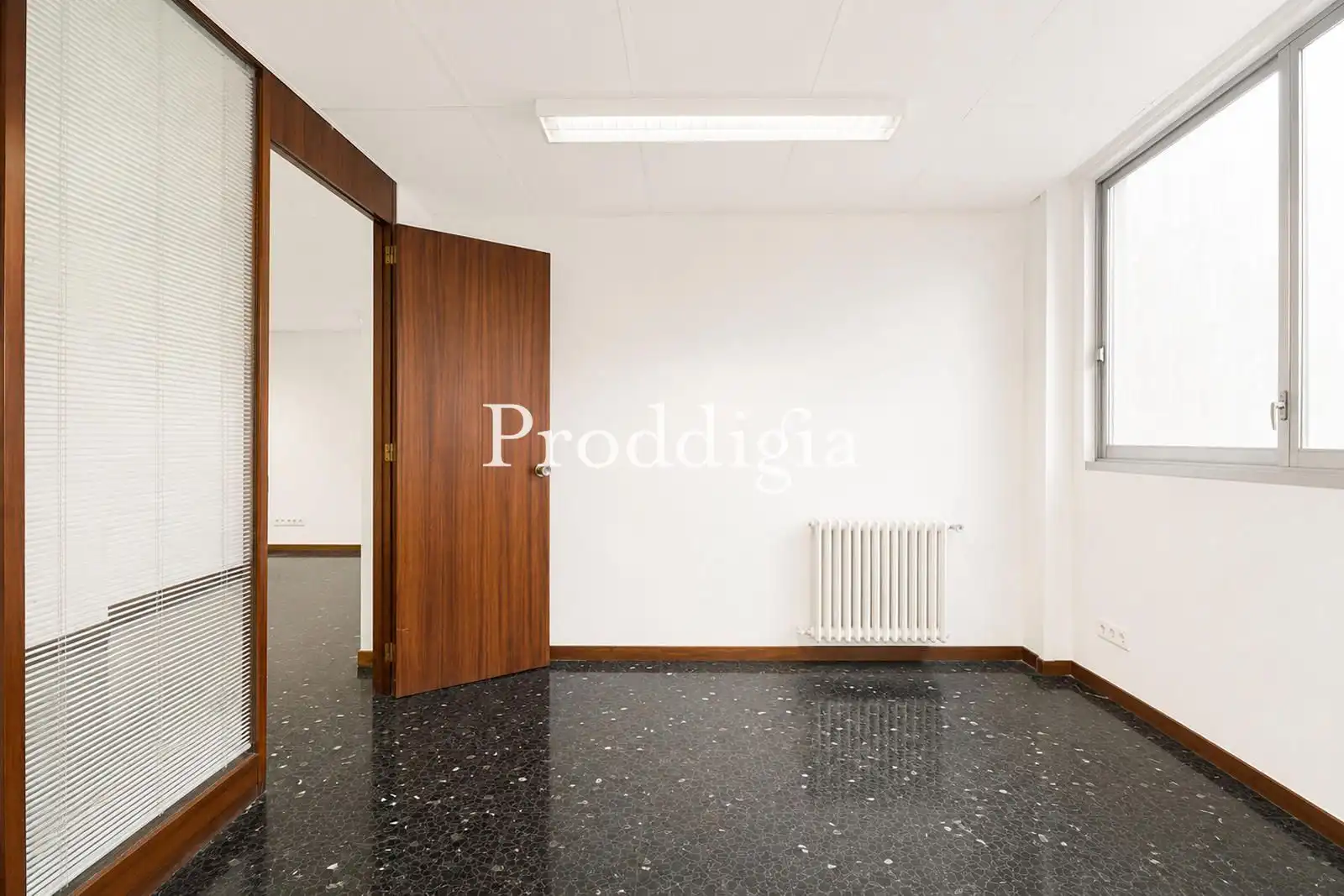 Office for rent in Barcelona  with Air Conditioner and Internet