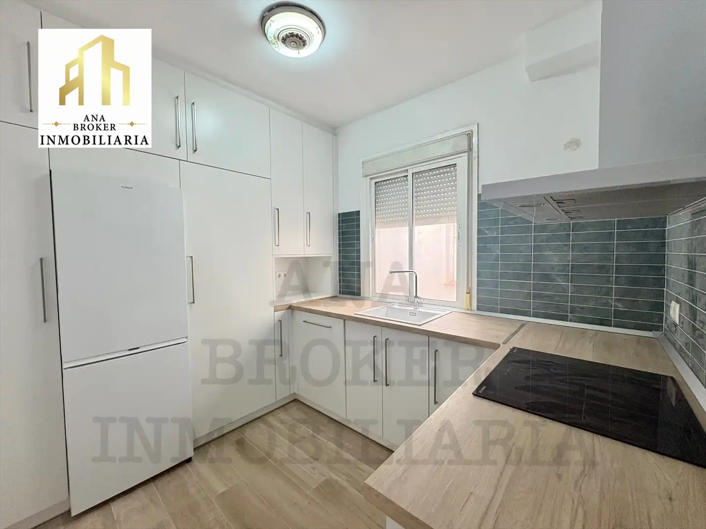 Cuina de Apartament en venda en Ronda amb Balcó