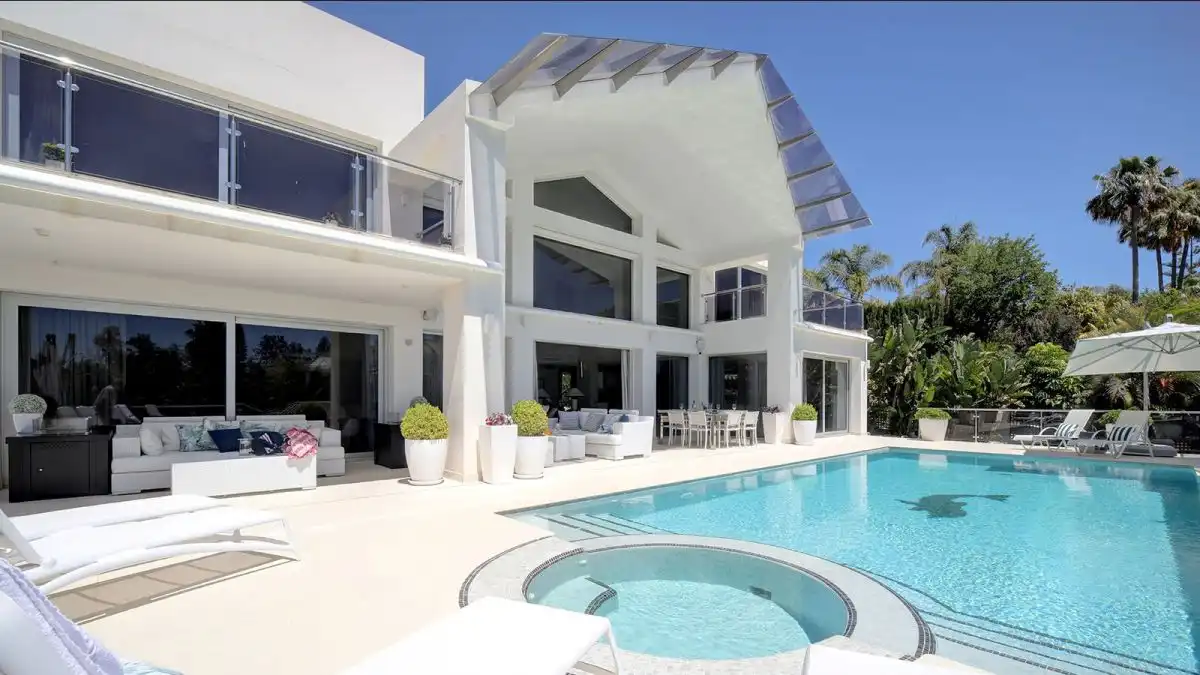 Villa mit Terrasse zum Verkauf in Nueva Andalucía