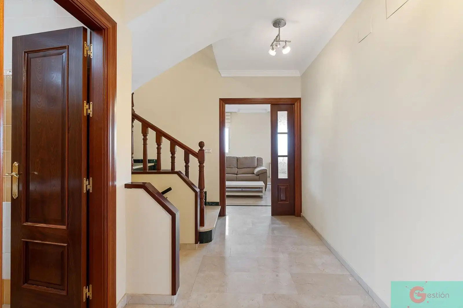 Chalet con piscina en venta en Peligros, imagen 3