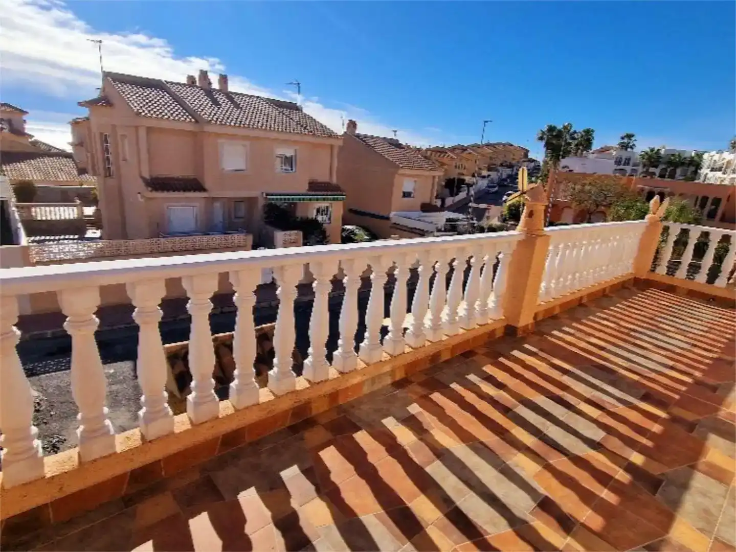 Vista exterior de Casa o xalet en venda en Mazarrón amb Aire condicionat, Piscina i Balcó