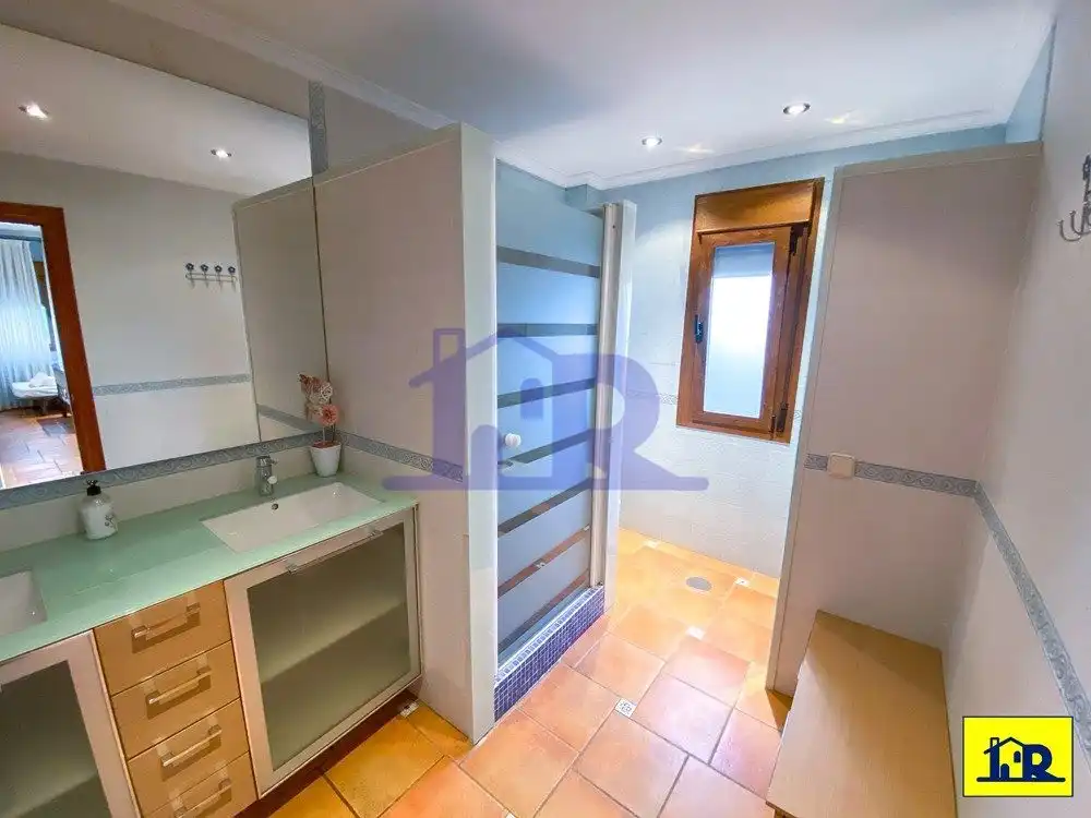 Bathroom of Houses for sale in Arcas del Villar  with Air Conditioner, Heating and Terrace