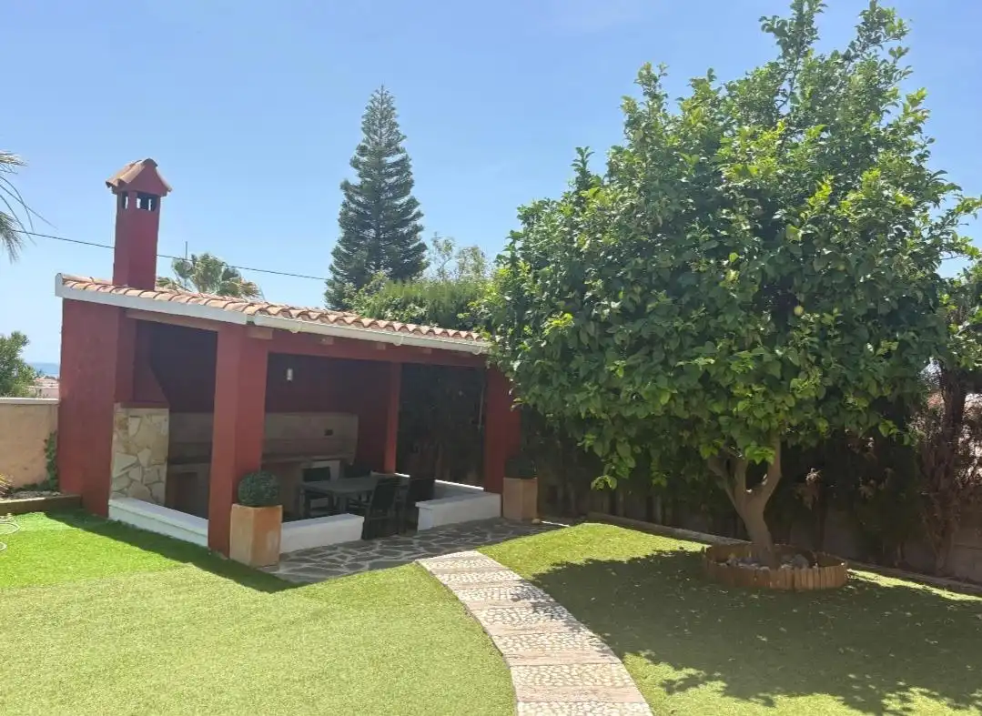 Garden of Houses for sale in Calpe / Calp  with Air Conditioner, Heating and Private garden