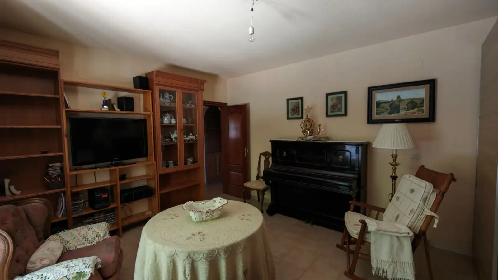 Sala d'estar de Casa o xalet en venda en La Zubia amb Aire condicionat, Jardí privat i Traster