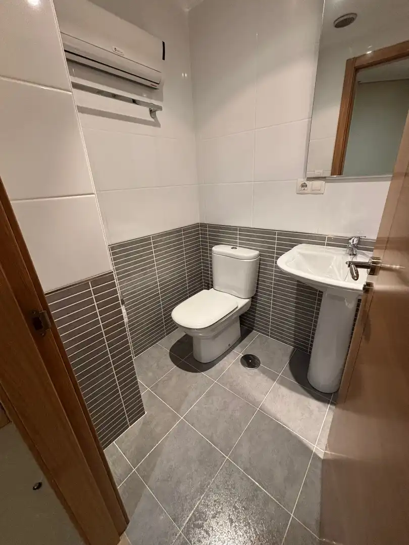 Bathroom of Flat for rent in Ferrol  with Heating, Parquet flooring and Furnished