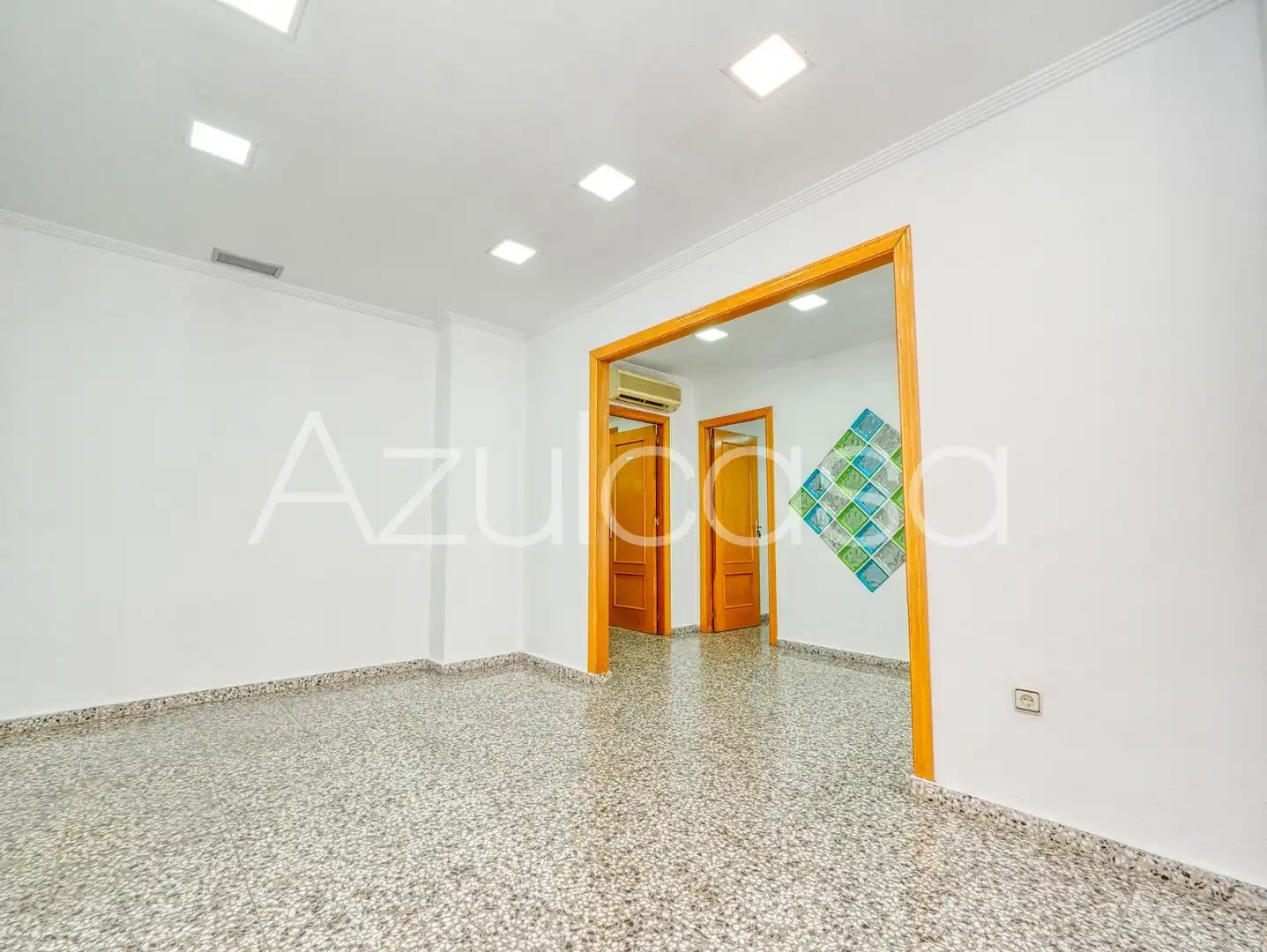 Commercial properties for sale in Alicante / Alacant  with Air Conditioner