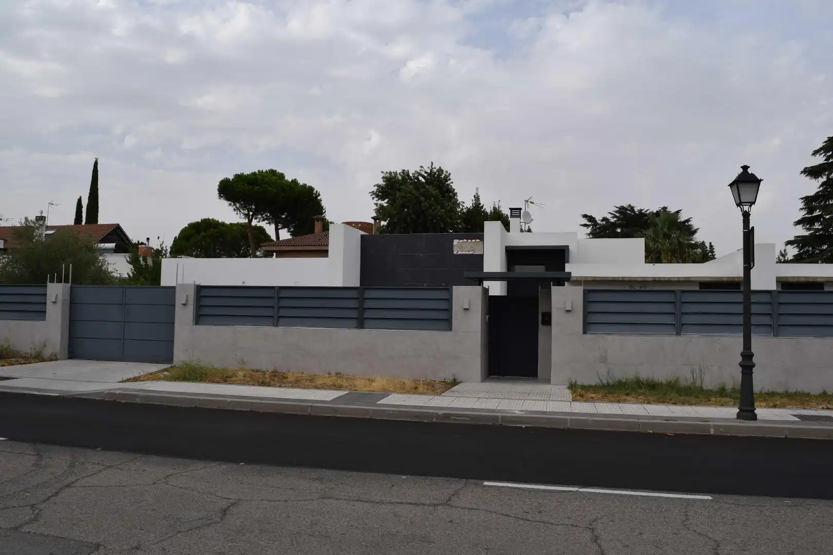 Vista exterior de Apartament de lloguer en Villaviciosa de Odón amb Aire condicionat, Calefacció i Jardí privat