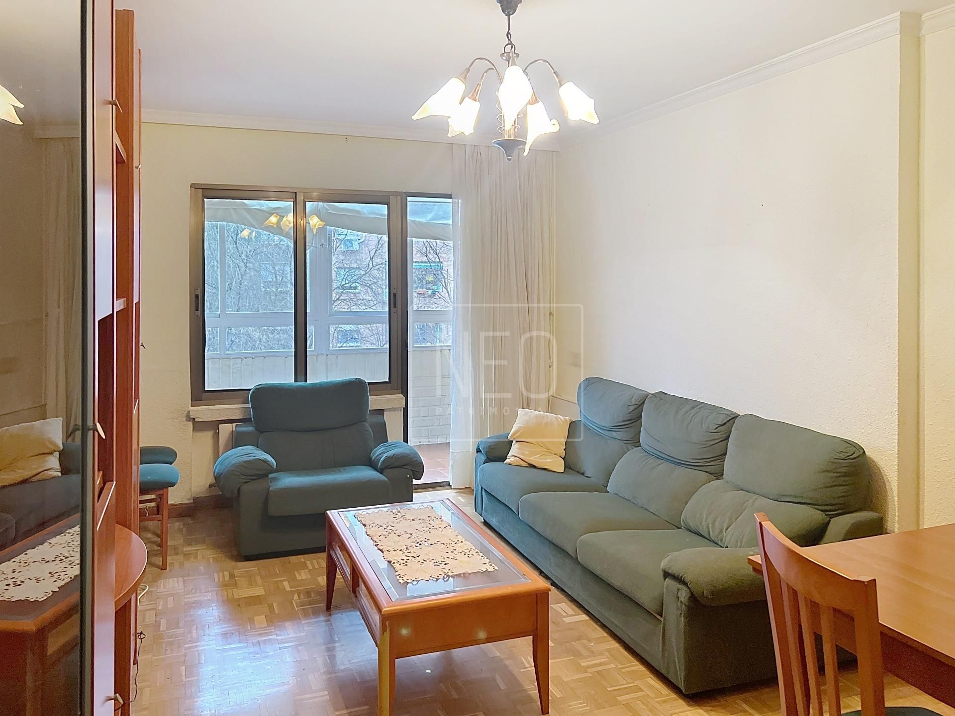 Living room of Flat for sale in Alcalá de Henares  with Air Conditioner, Heating and Parquet flooring