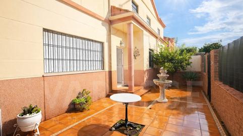 Foto 3 de Casa adosada en venda a Avenida Sierra Nevada, Loreto, Espartinas