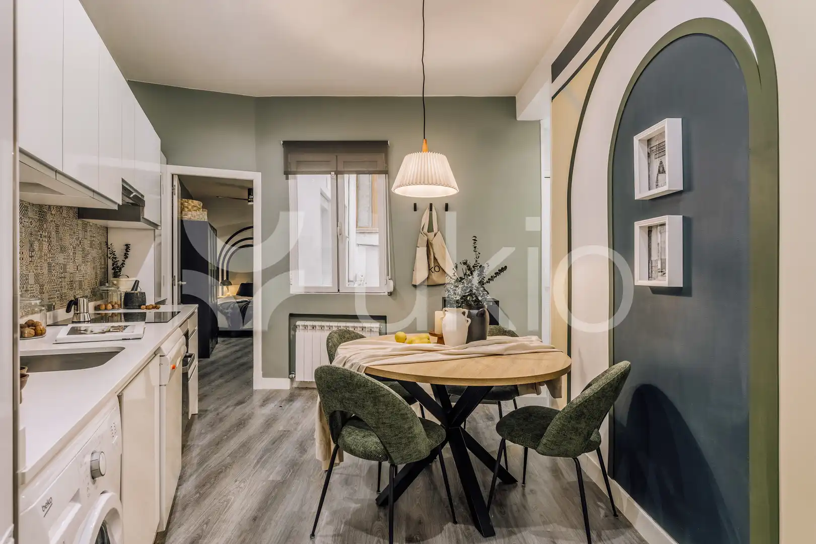 Menjador de Apartament de lloguer en Madrid amb Aire condicionat, Calefacció i Moblat