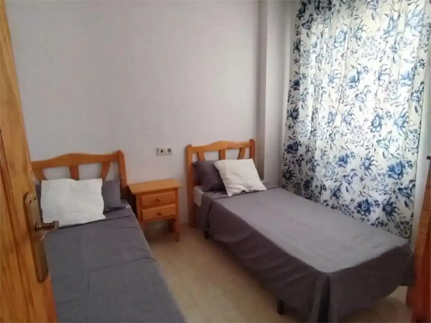 Schlafzimmer von Wohnung zur Miete in Torrevieja mit Schwimmbad