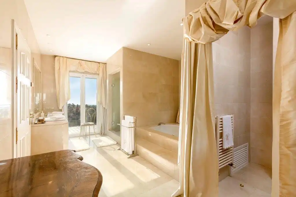 Baño de Casa o chalet en venta en Benahavís con Aire acondicionado, Calefacción y Terraza