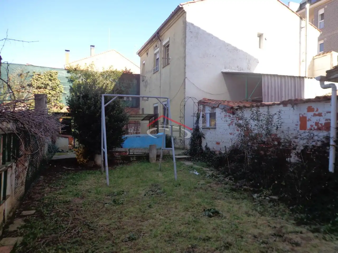 Casa o xalet en venda en León Capital  amb Calefacció i Jardí privat