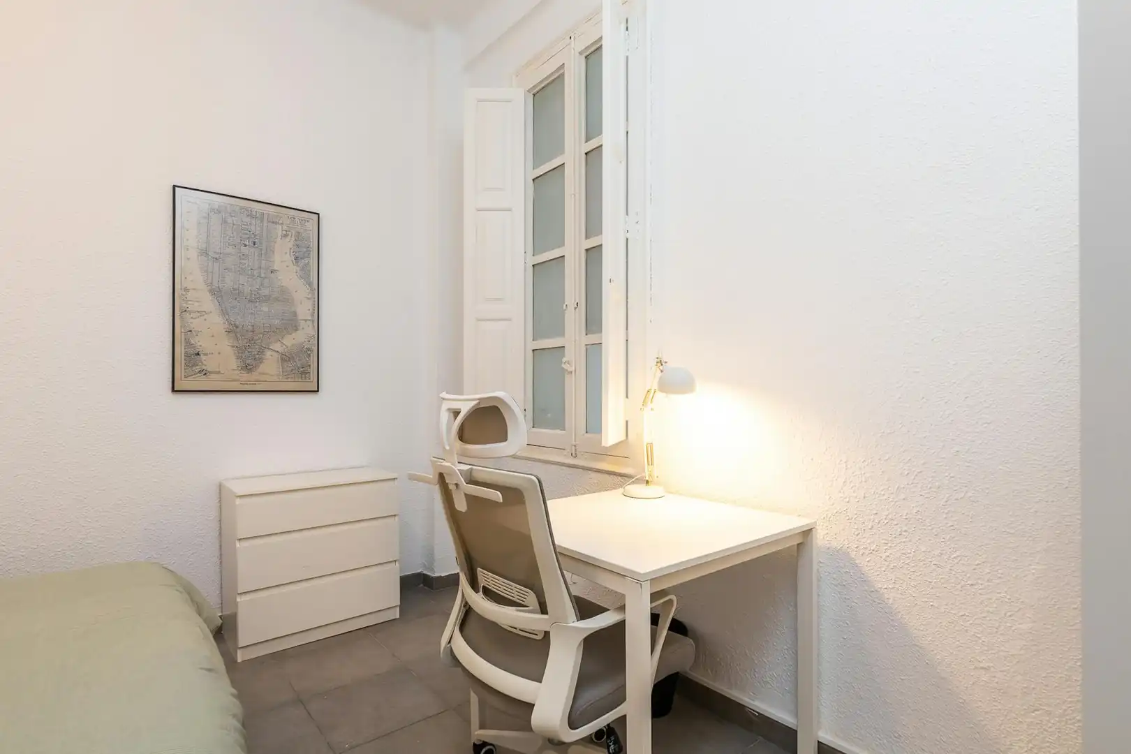Bedroom of Flat for share in Valencia  with Heating and Washing machine