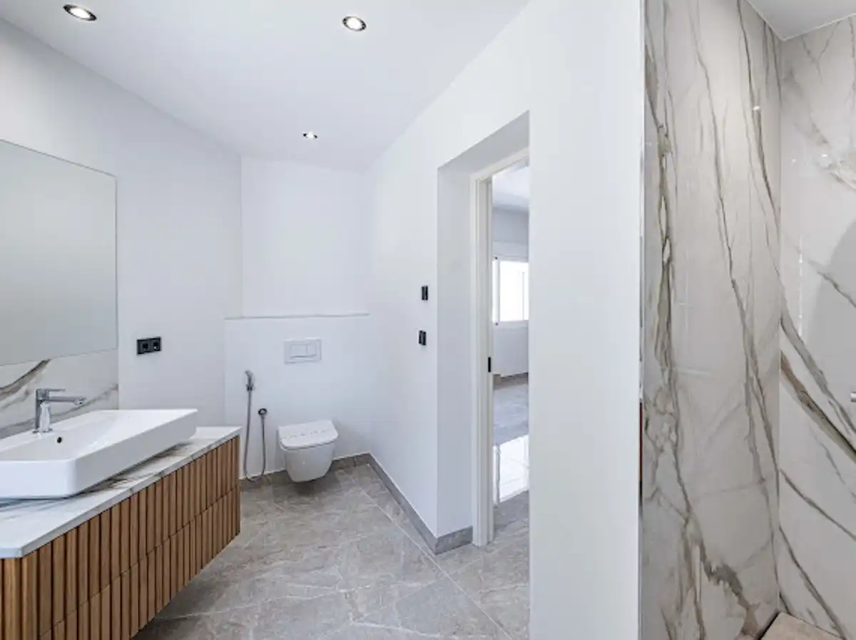 Baño de Casa adosada en venta en Benahavís con Aire acondicionado, Terraza y Trastero