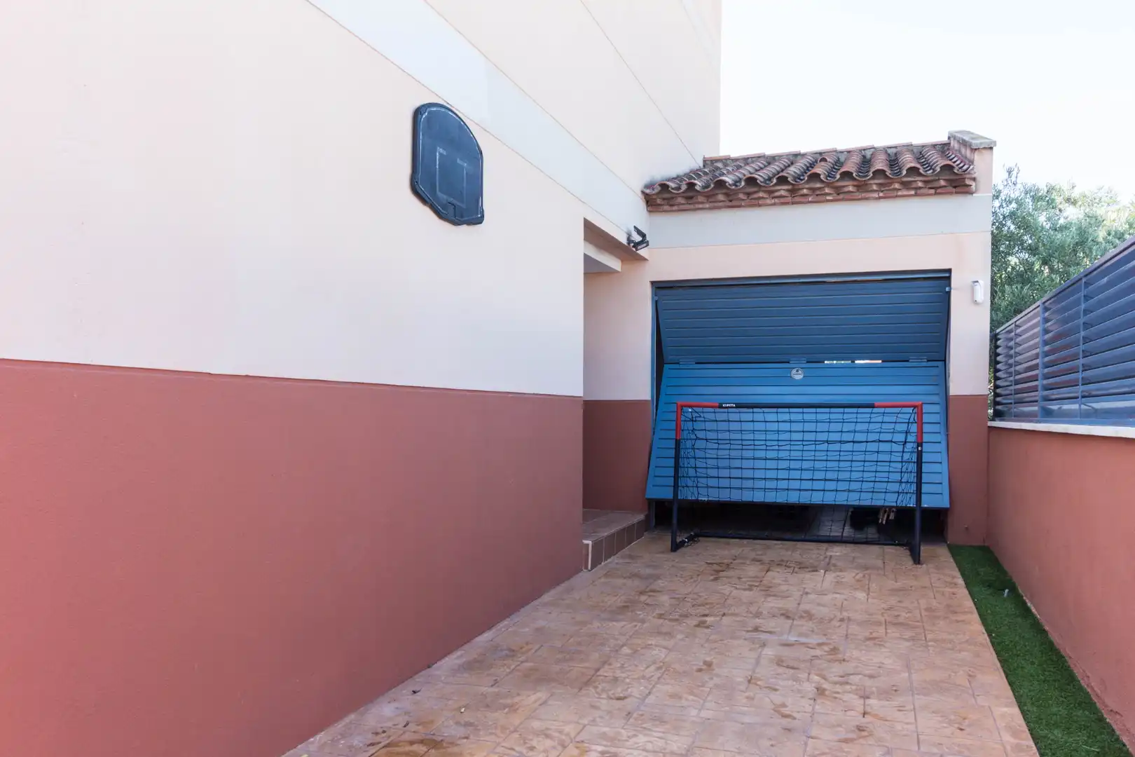 Aparcament de Casa adosada en venda en Mont-roig del Camp amb Aire condicionat, Calefacció i Jardí privat