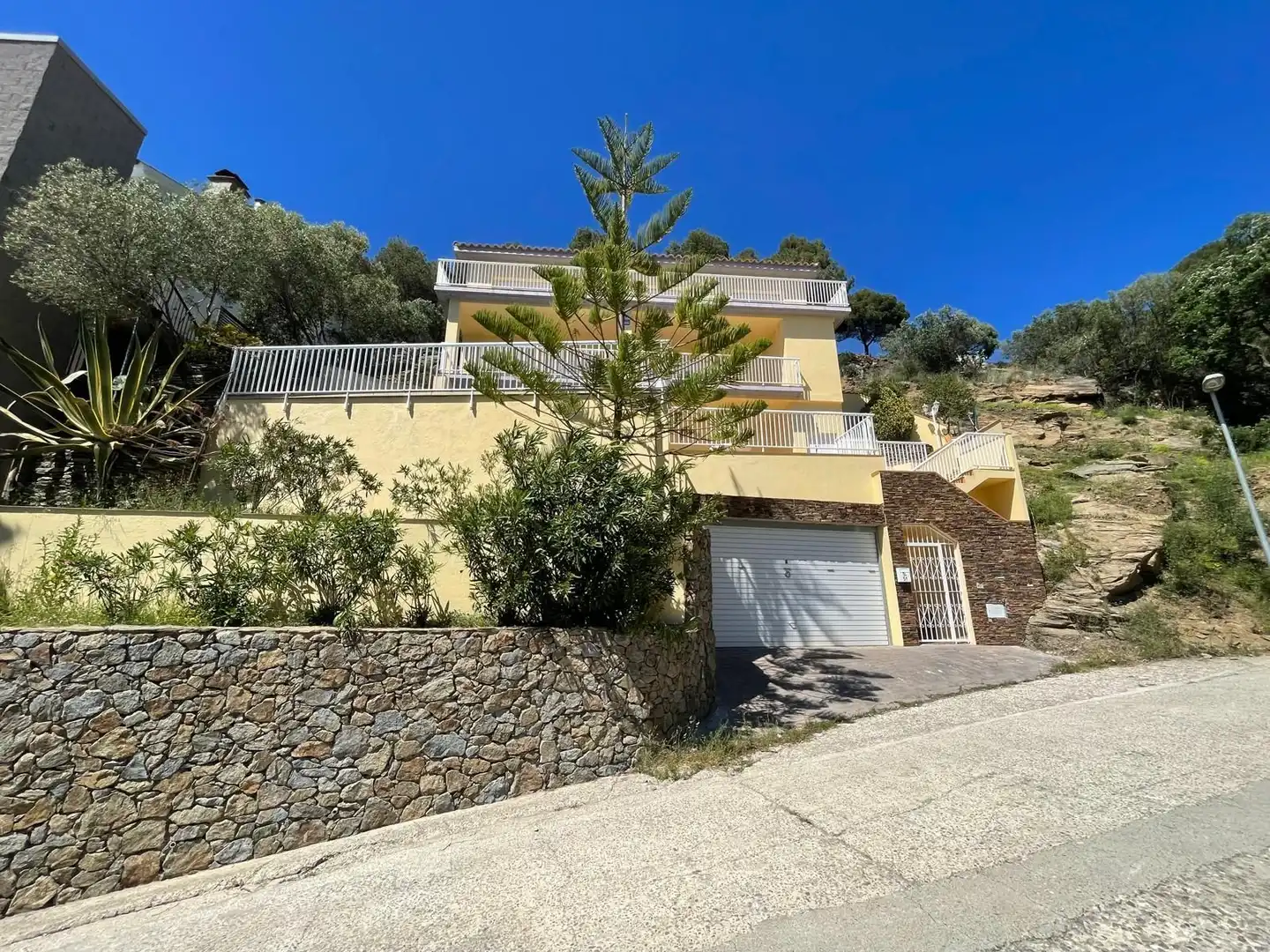Vista exterior de Casa o chalet en venta en Roses con Calefacción, Jardín privado y Terraza