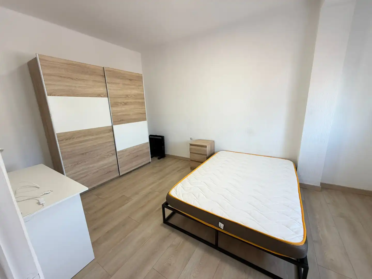 Habitación de Piso de alquiler en Lleida con Aire acondicionado, Calefacción y Parquet
