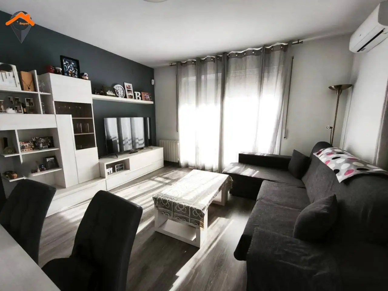 Living room of Flat for sale in Sabadell  with Air Conditioner, Heating and Parquet flooring