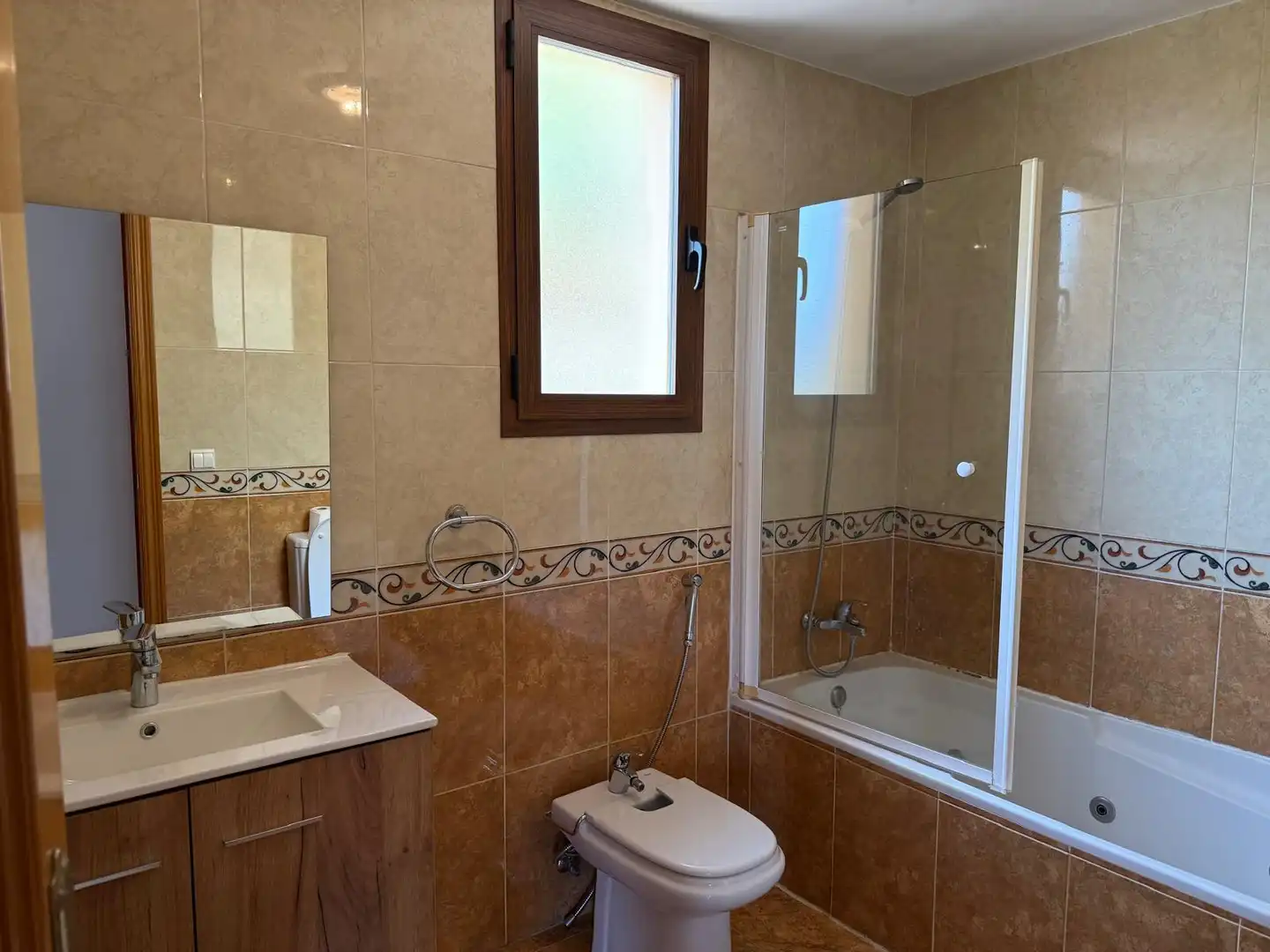 Baño de Ático de alquiler en Benalmádena con Aire acondicionado, Terraza y Balcón