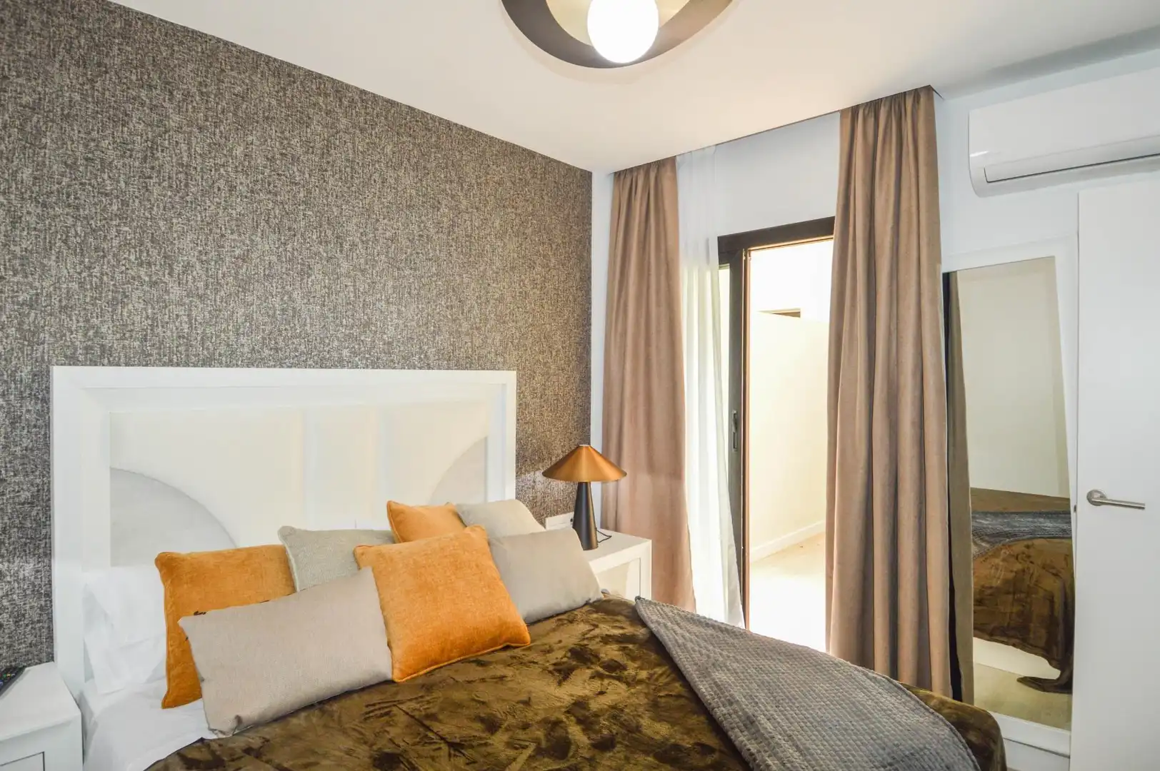 Schlafzimmer von Wohnungen zur Miete in Mogán mit Klimaanlage, Terrasse und Möbliert